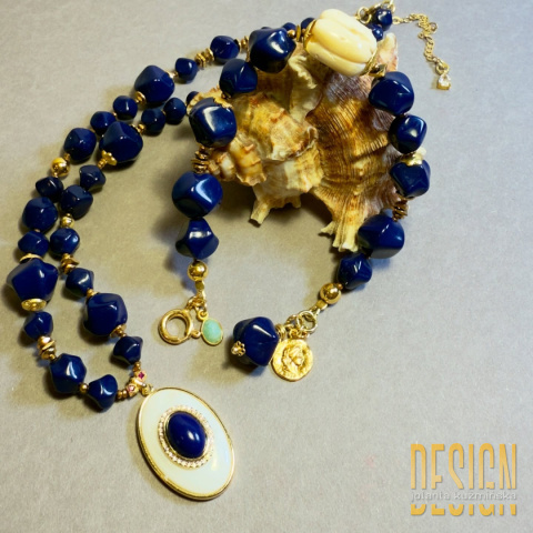 Bransoletka lapis lazuli z białym koralem w złoconym srebrze Bransoletka lapis lazuli z białym koralem w złoconym srebrze