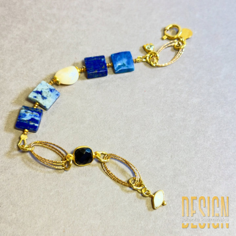 Bransoletka z lapis lazuli i perłą w oprawie pozłacanej 24k złotem Bransoletka z lapis lazuli i perłą w oprawie pozłacanej 24k złotem