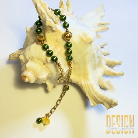 Bransoletka z zielonych pereł seashells i złoconych elementów – vintage styl Bransoletka z zielonych pereł seashells i złoconych elementów – vintage styl