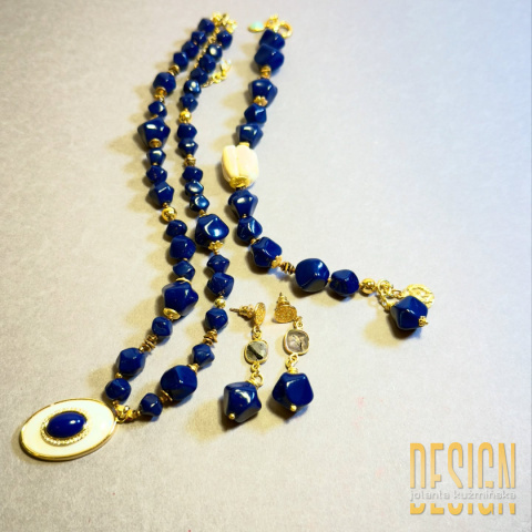 Naszyjnik lapis lazuli z zawieszką z białą emalią w złoconym srebrze Naszyjnik lapis lazuli z zawieszką z białą emalią w złoconym srebrze