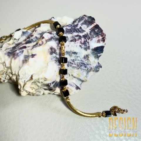 Bransoletka z czarnego onyksu z pozłacanymi detalami 24k – Kuźmińska Design