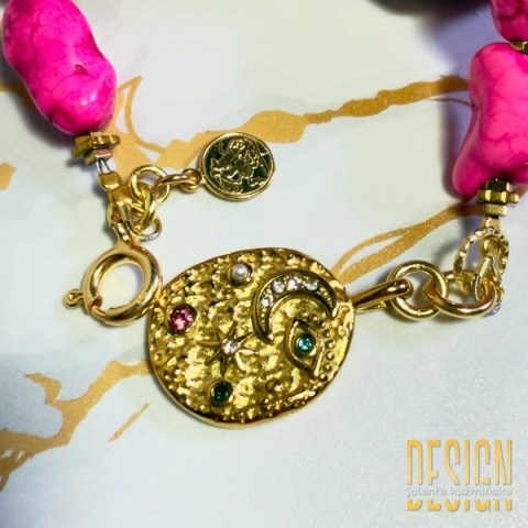Bransoletka z różowego howlitu i jaspisów | Medalion w złoceniu 24K – Kuźmińska Design