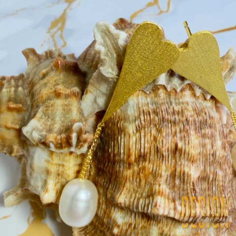 Kolczyki z perłą i sercem – srebro złocone 24k | Kuźmińska Design Kolczyki z perłą i sercem – srebro złocone 24k | Kuźmińska Design